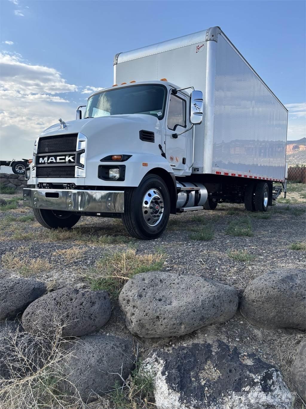Mack MD6 42R キャブ付きシャーシ
