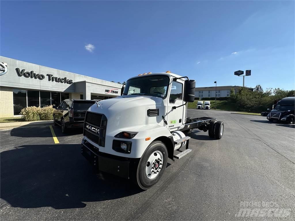 Mack MD7 42R キャブ付きシャーシ