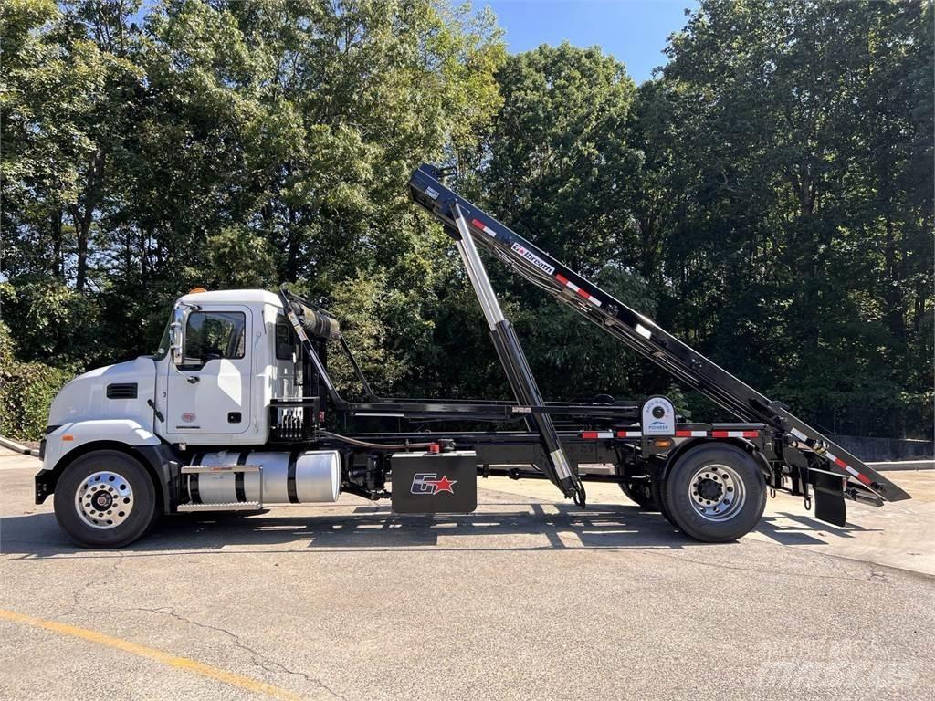 Mack MD7 42R キャブ付きシャーシ