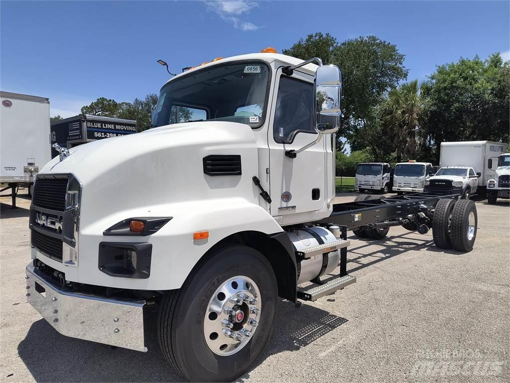 Mack MD7 42R キャブ付きシャーシ