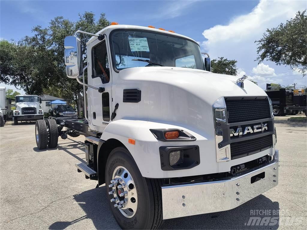 Mack MD7 42R キャブ付きシャーシ