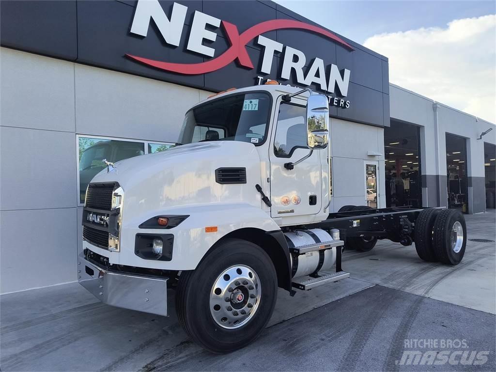 Mack MD7 42R キャブ付きシャーシ