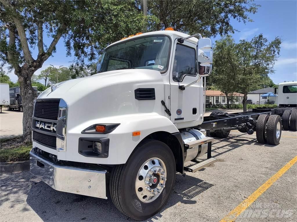 Mack MD7 42R キャブ付きシャーシ