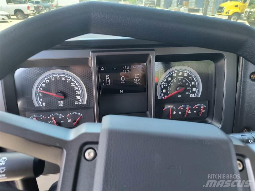 Mack MD7 42R キャブ付きシャーシ