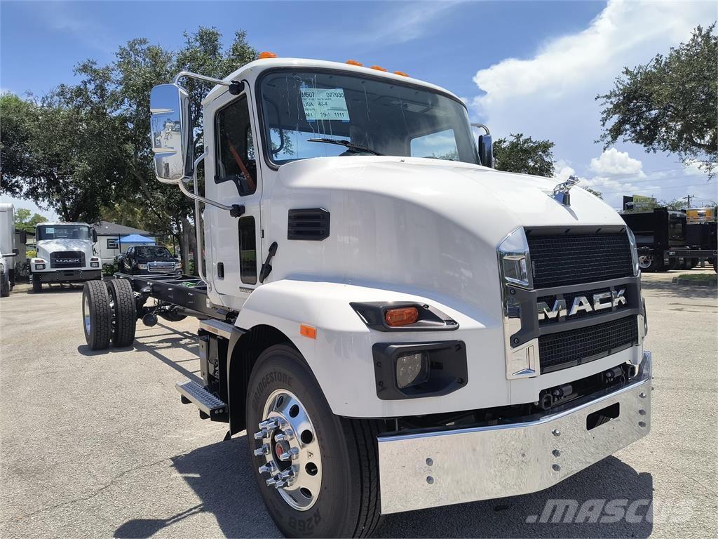 Mack MD7 42R キャブ付きシャーシ