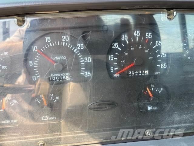 Sterling TRUCK LT9522 中古トラクターヘッド | トレーラーヘッド