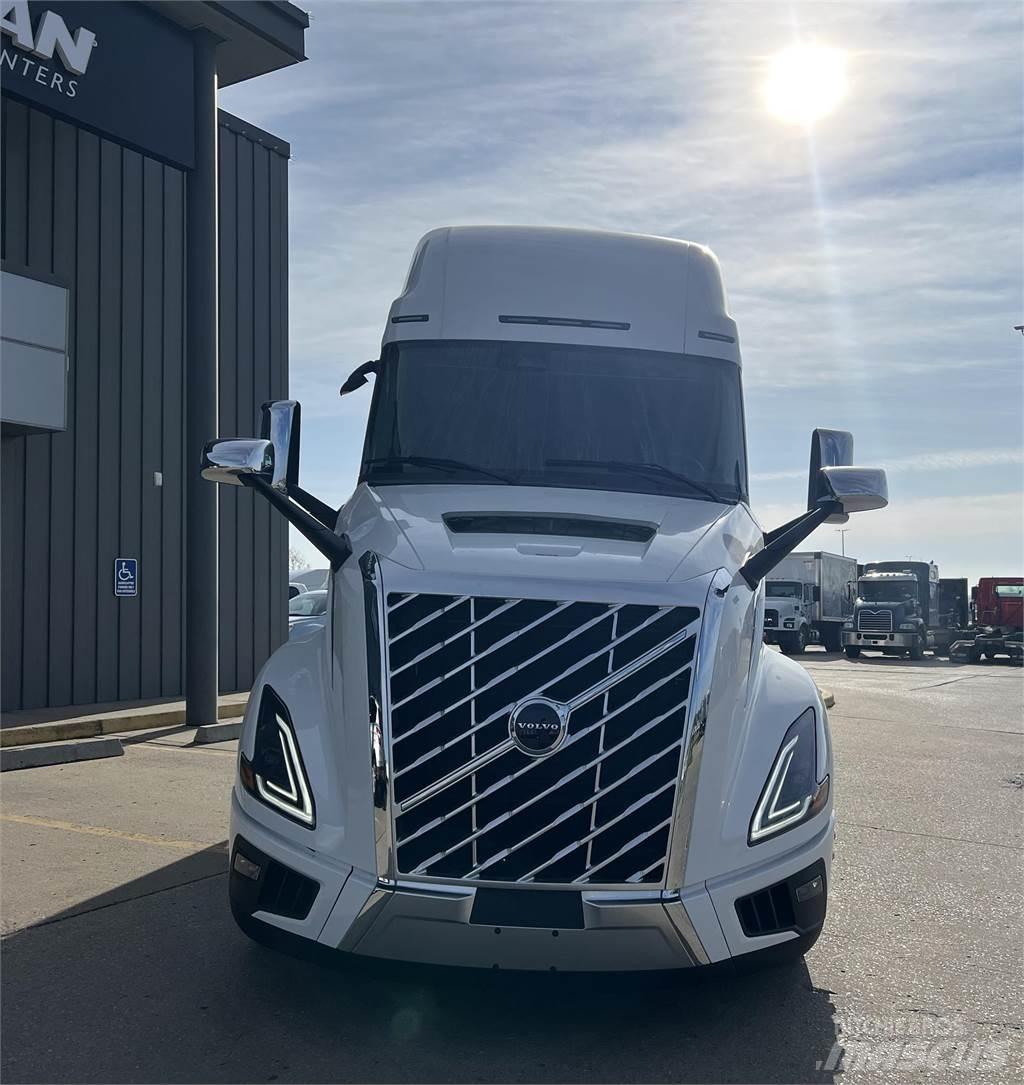 Volvo NEW VNL860 中古トラクターヘッド | トレーラーヘッド