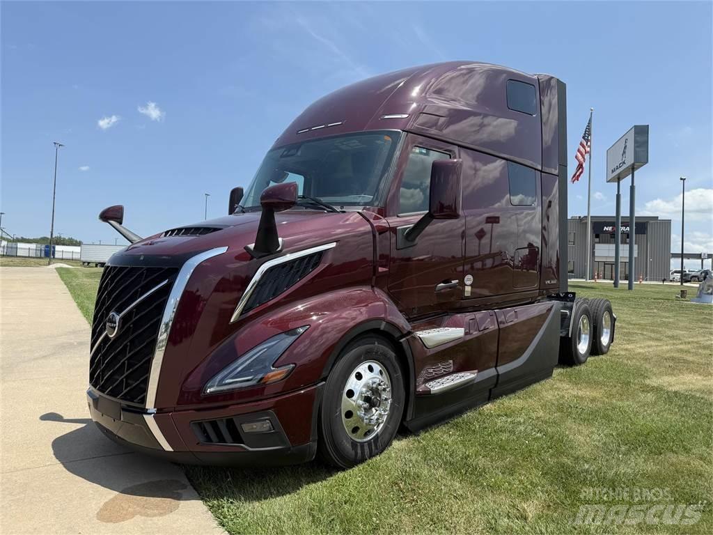Volvo NEW VNL860 中古トラクターヘッド | トレーラーヘッド