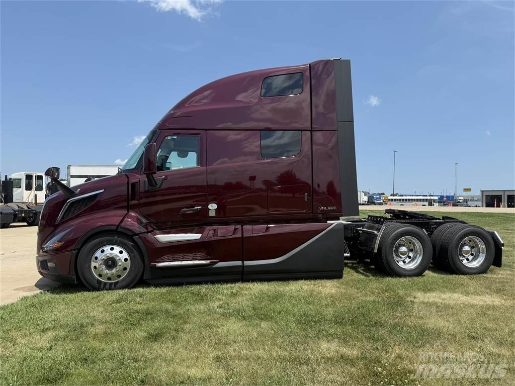 Volvo NEW VNL860 中古トラクターヘッド | トレーラーヘッド