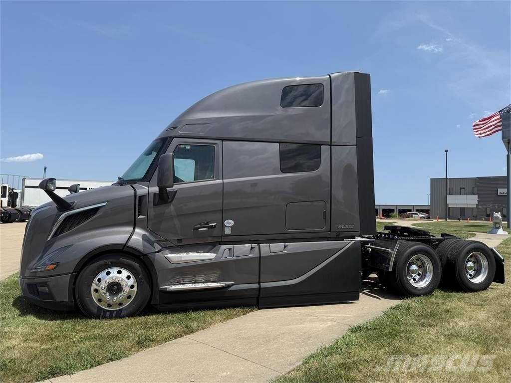 Volvo NEW VNL860 中古トラクターヘッド | トレーラーヘッド