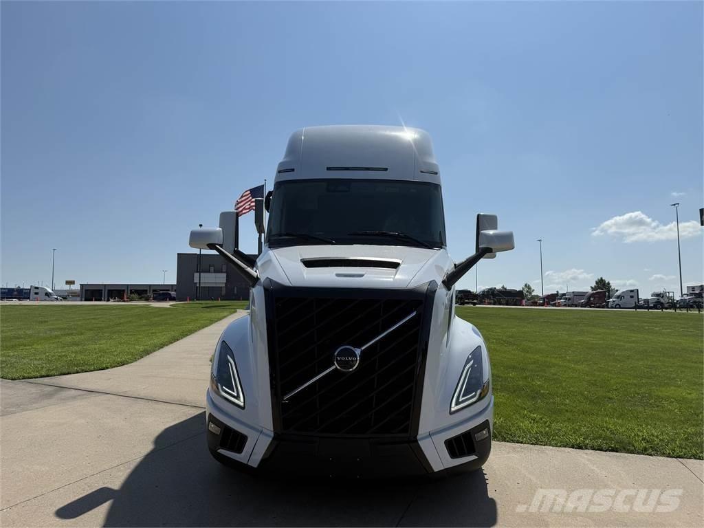 Volvo NEW VNL860 中古トラクターヘッド | トレーラーヘッド