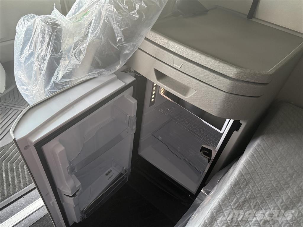 Volvo NEW VNL860 中古トラクターヘッド | トレーラーヘッド