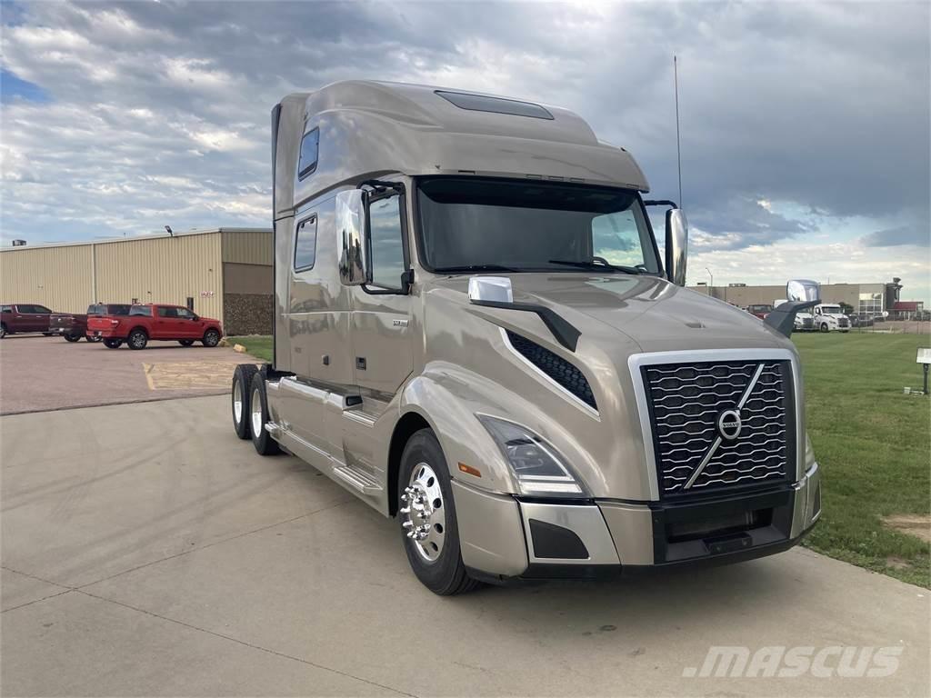 Volvo VN 中古トラクターヘッド | トレーラーヘッド