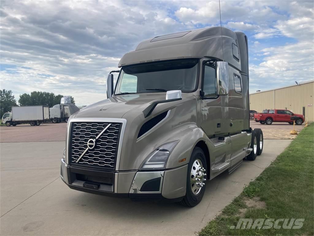 Volvo VN 中古トラクターヘッド | トレーラーヘッド
