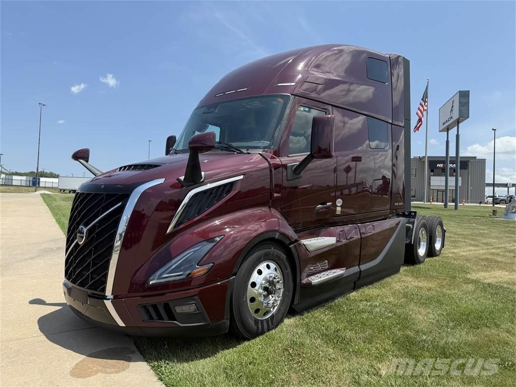 Volvo VNL 860 中古トラクターヘッド | トレーラーヘッド