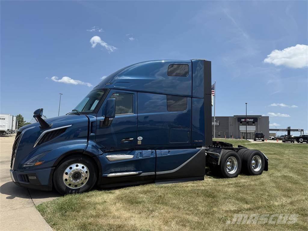 Volvo VNL 860 中古トラクターヘッド | トレーラーヘッド