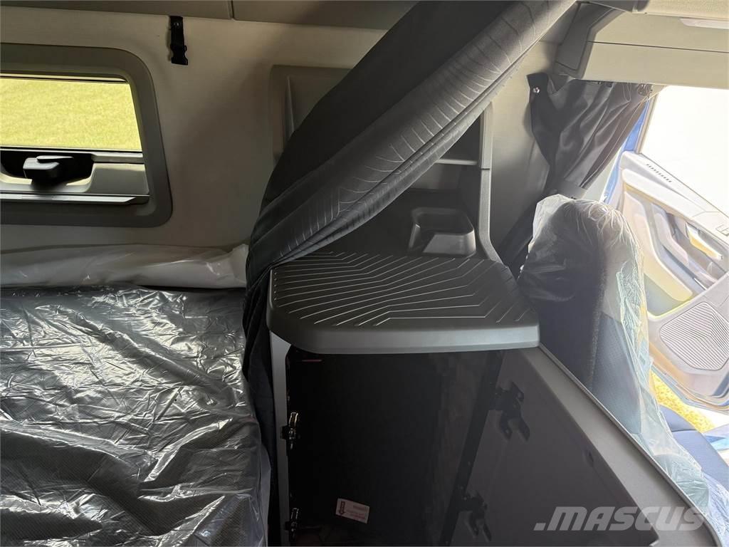 Volvo VNL 860 中古トラクターヘッド | トレーラーヘッド