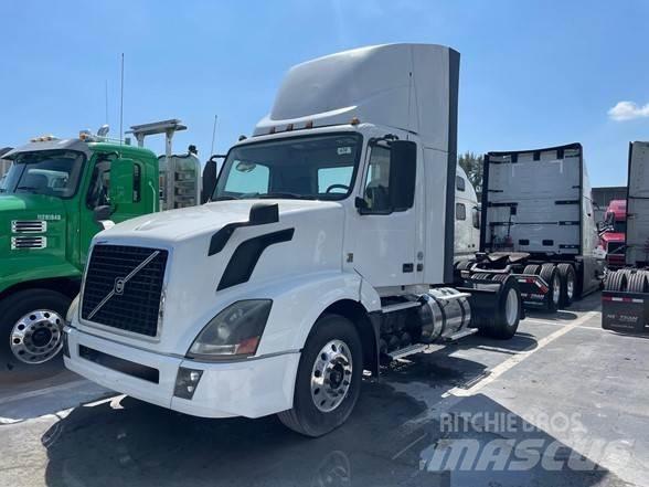 Volvo VNL42T 中古トラクターヘッド | トレーラーヘッド