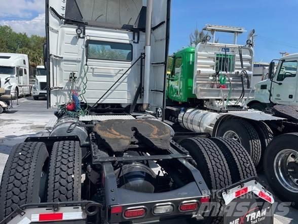 Volvo VNL42T 中古トラクターヘッド | トレーラーヘッド