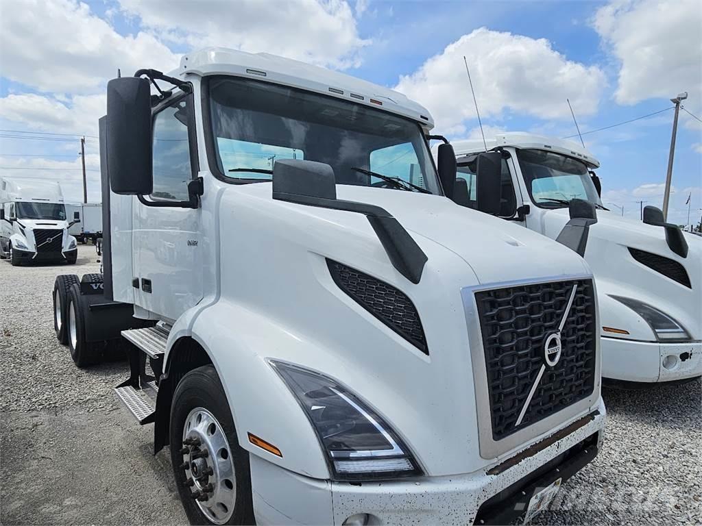 Volvo VNL64T300 中古トラクターヘッド | トレーラーヘッド