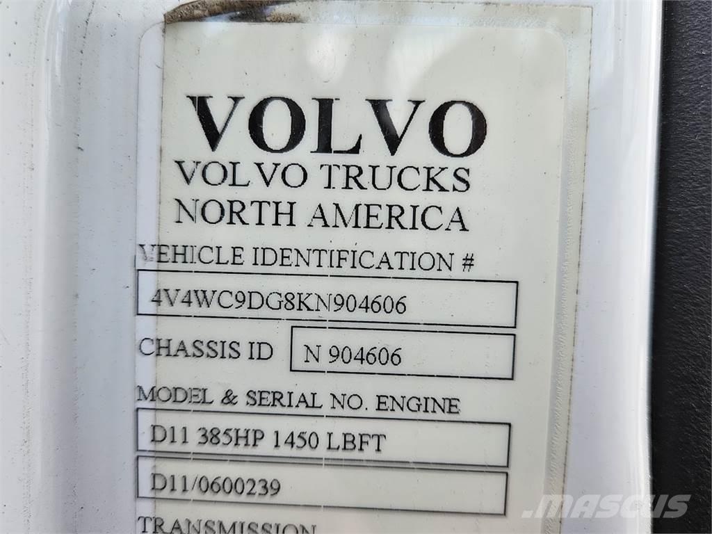 Volvo VNL64T300 中古トラクターヘッド | トレーラーヘッド