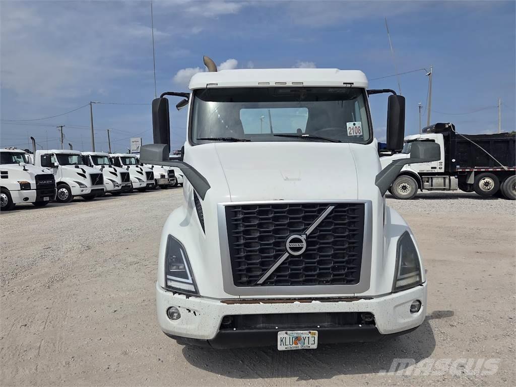 Volvo VNL64T300 中古トラクターヘッド | トレーラーヘッド