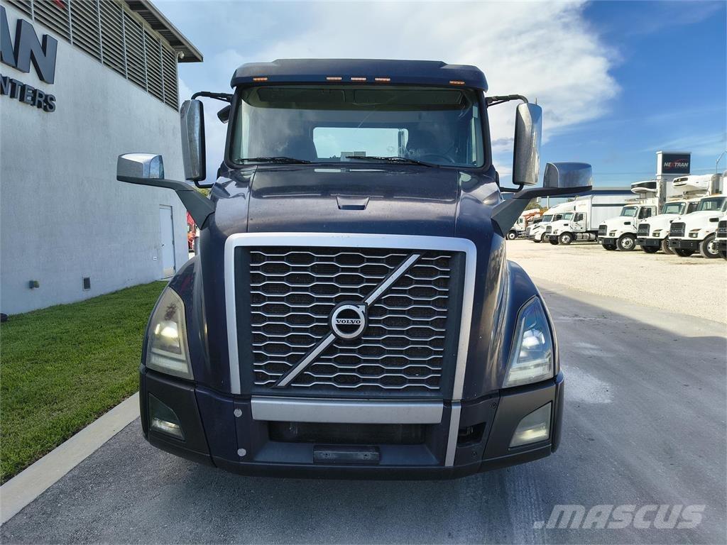 Volvo VNL64T300 中古トラクターヘッド | トレーラーヘッド