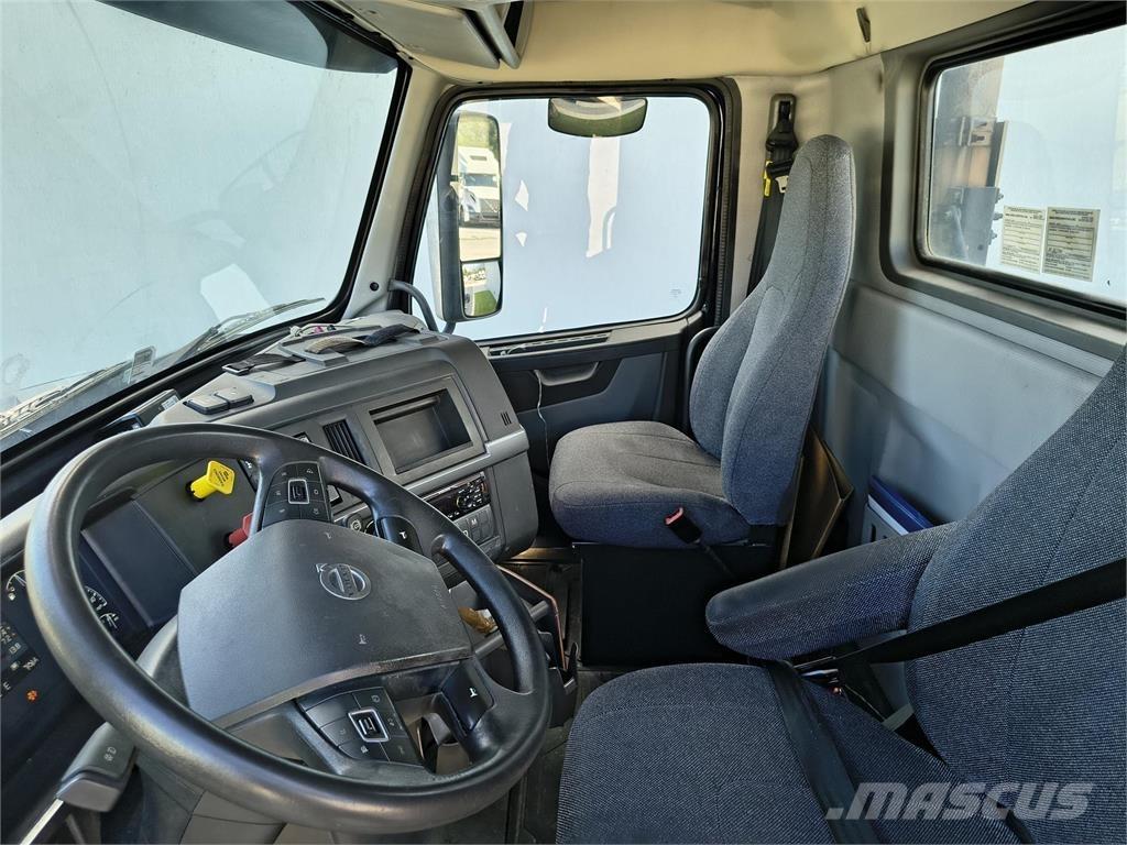 Volvo VNL64T300 中古トラクターヘッド | トレーラーヘッド