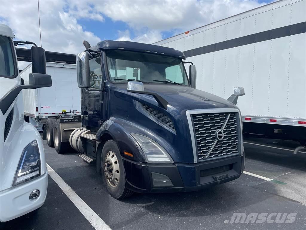 Volvo VNL64T300 中古トラクターヘッド | トレーラーヘッド