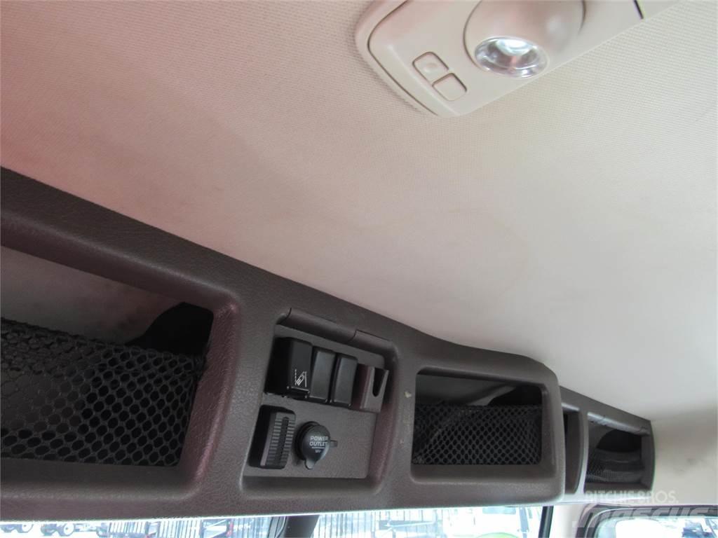 Volvo VNL64T300 中古トラクターヘッド | トレーラーヘッド