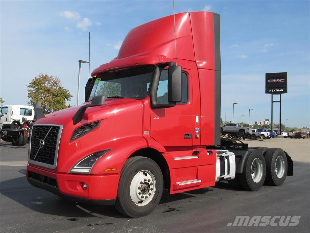 Volvo VNL64T300 中古トラクターヘッド | トレーラーヘッド