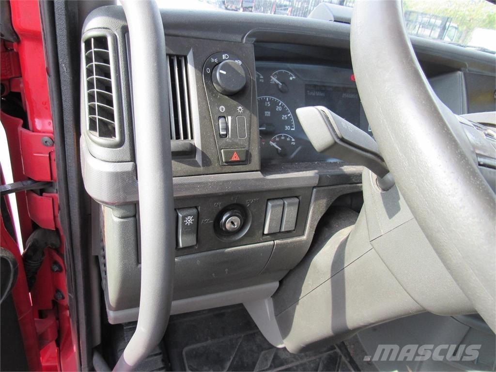 Volvo VNL64T300 中古トラクターヘッド | トレーラーヘッド