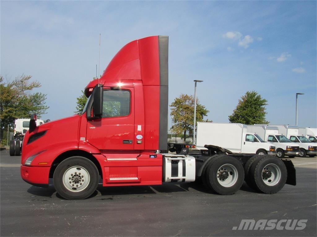 Volvo VNL64T300 中古トラクターヘッド | トレーラーヘッド
