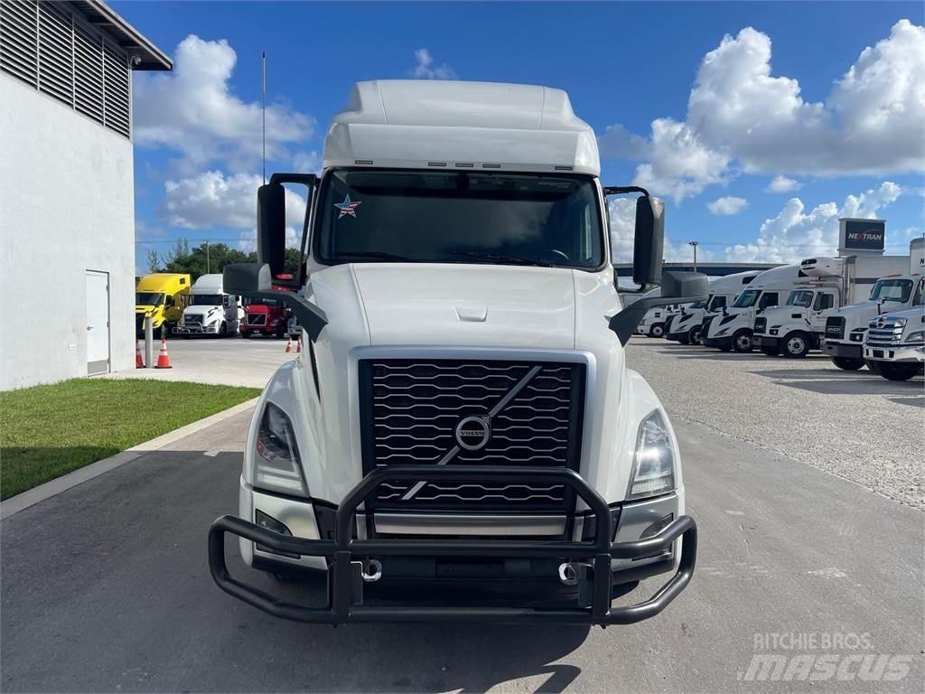 Volvo VNL64T760 中古トラクターヘッド | トレーラーヘッド