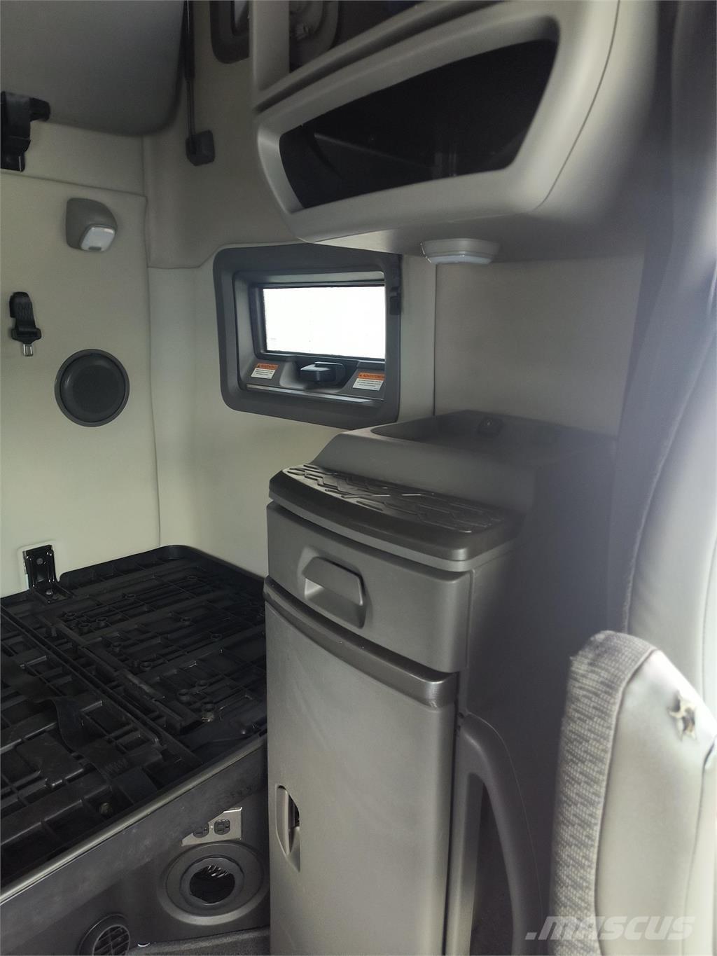 Volvo VNL64T760 中古トラクターヘッド | トレーラーヘッド
