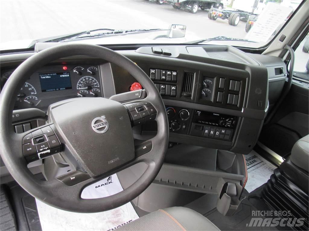 Volvo VNL64T760 中古トラクターヘッド | トレーラーヘッド