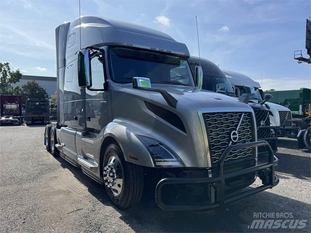 Volvo VNL64T760 中古トラクターヘッド | トレーラーヘッド