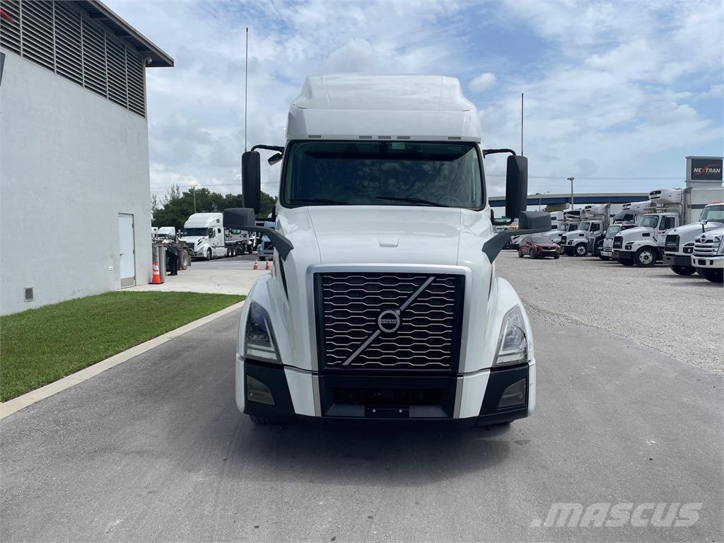 Volvo VNL64T760 中古トラクターヘッド | トレーラーヘッド