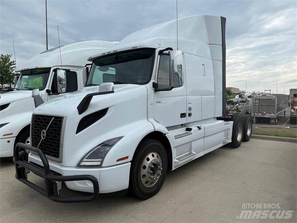 Volvo VNL64T760 中古トラクターヘッド | トレーラーヘッド