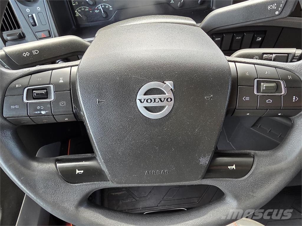 Volvo VNL64T760 中古トラクターヘッド | トレーラーヘッド