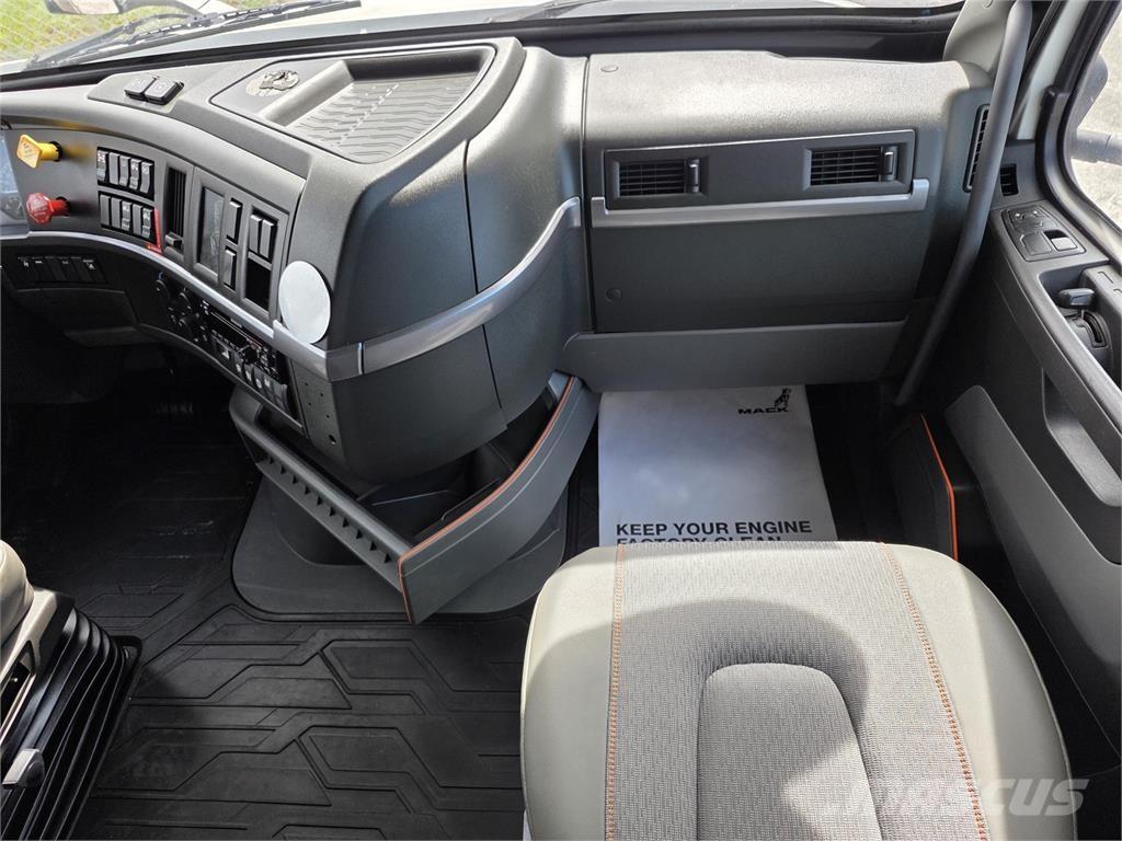 Volvo VNL64T760 中古トラクターヘッド | トレーラーヘッド