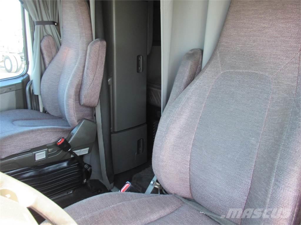 Volvo VNL64T760 中古トラクターヘッド | トレーラーヘッド