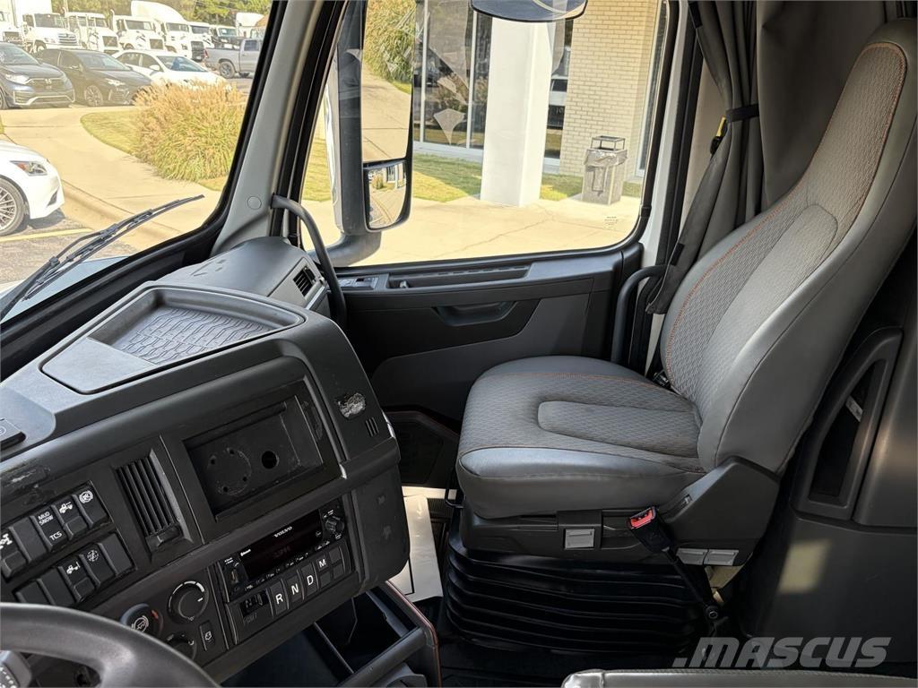 Volvo VNL64T760 中古トラクターヘッド | トレーラーヘッド