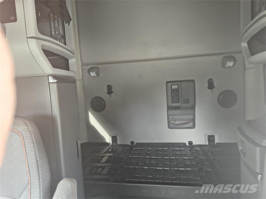 Volvo VNL64T760 中古トラクターヘッド | トレーラーヘッド