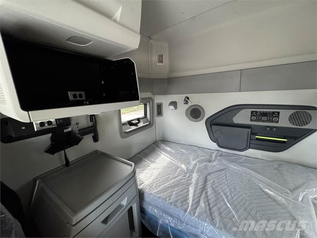 Volvo VNL64T840 中古トラクターヘッド | トレーラーヘッド