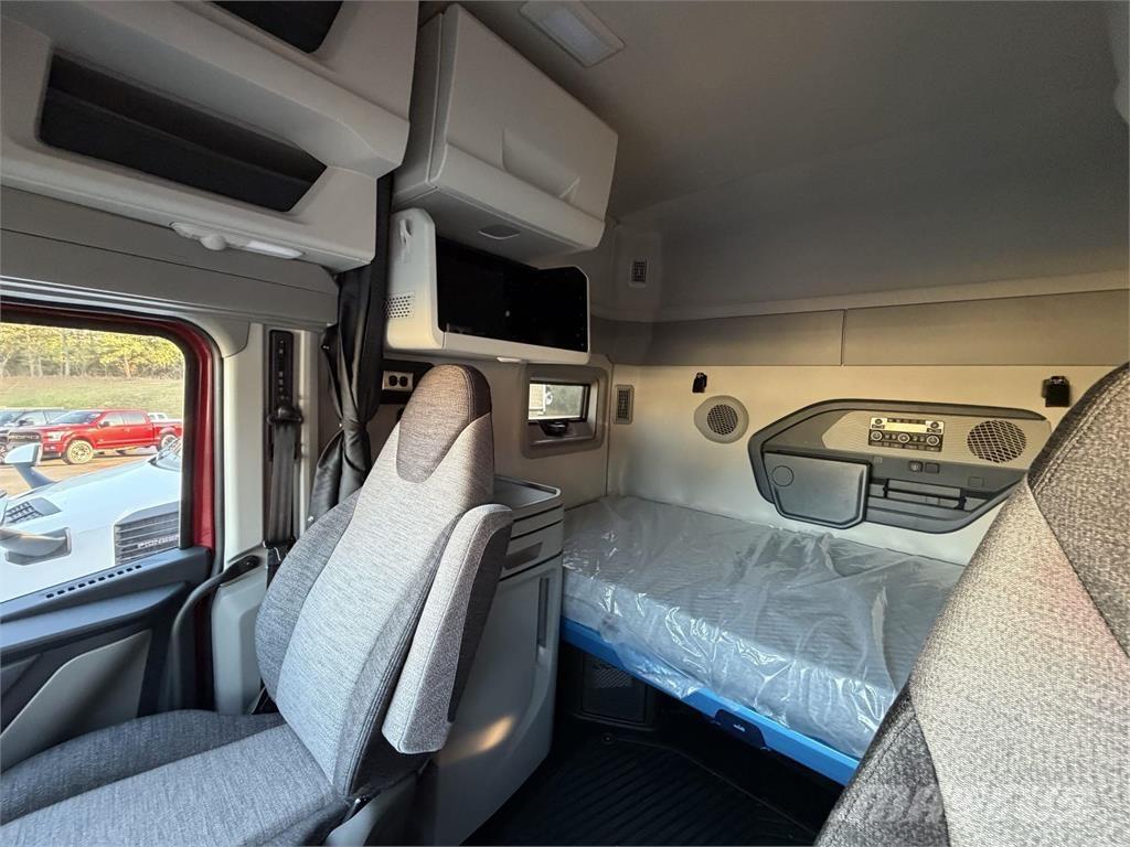 Volvo VNL64T840 中古トラクターヘッド | トレーラーヘッド