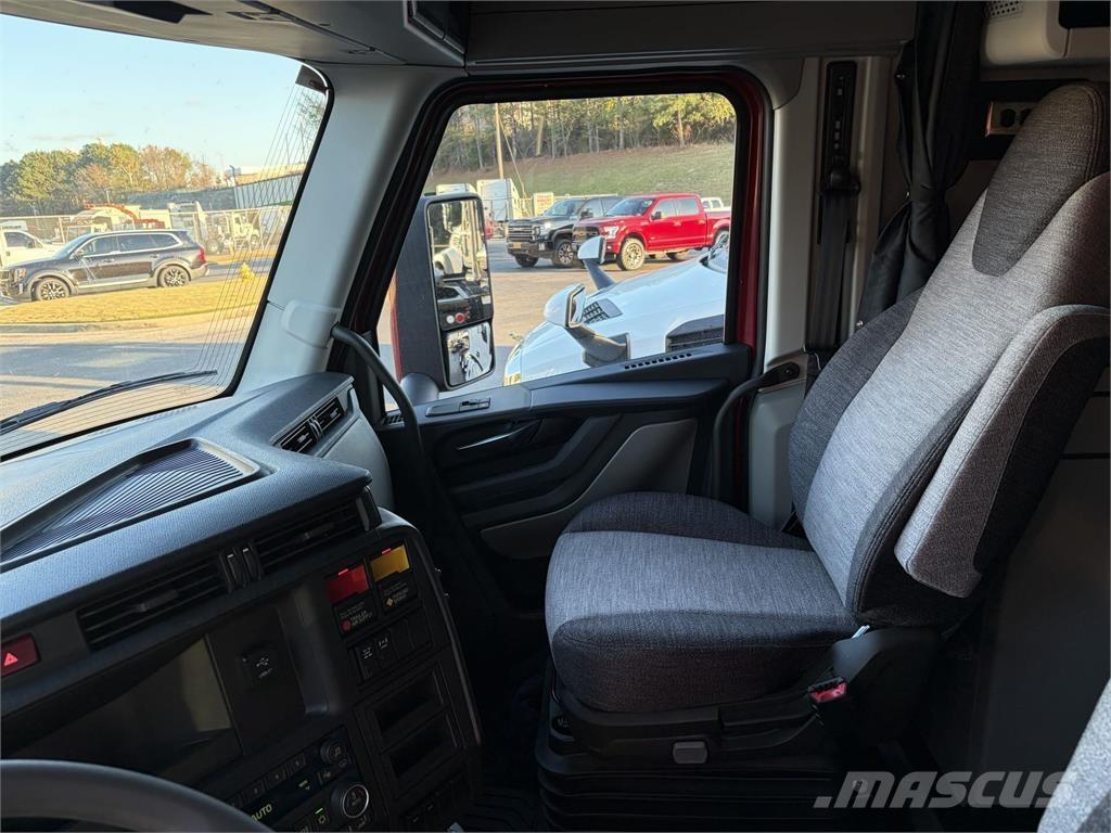 Volvo VNL64T840 中古トラクターヘッド | トレーラーヘッド