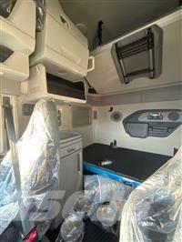 Volvo VNL64T860 中古トラクターヘッド | トレーラーヘッド