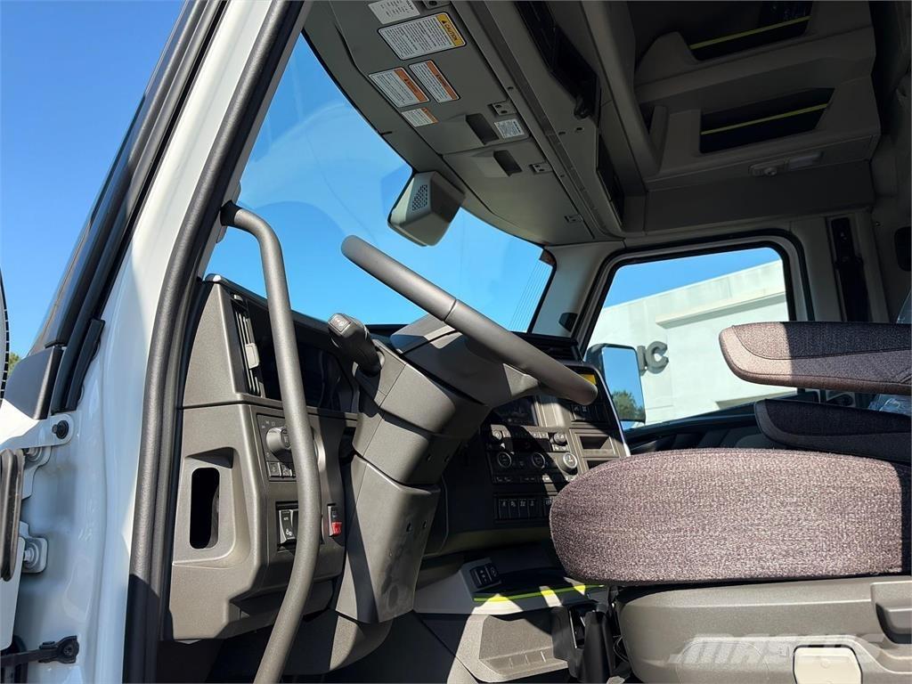 Volvo VNL64T860 中古トラクターヘッド | トレーラーヘッド