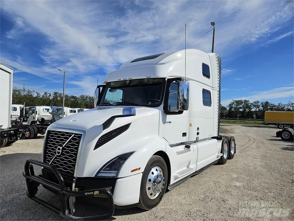 Volvo VNL64T860 中古トラクターヘッド | トレーラーヘッド